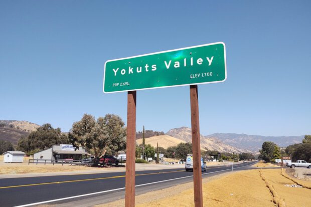 Mysterious White Fog Envelops Yokuts Valley: Nature’s Enigmatic Display